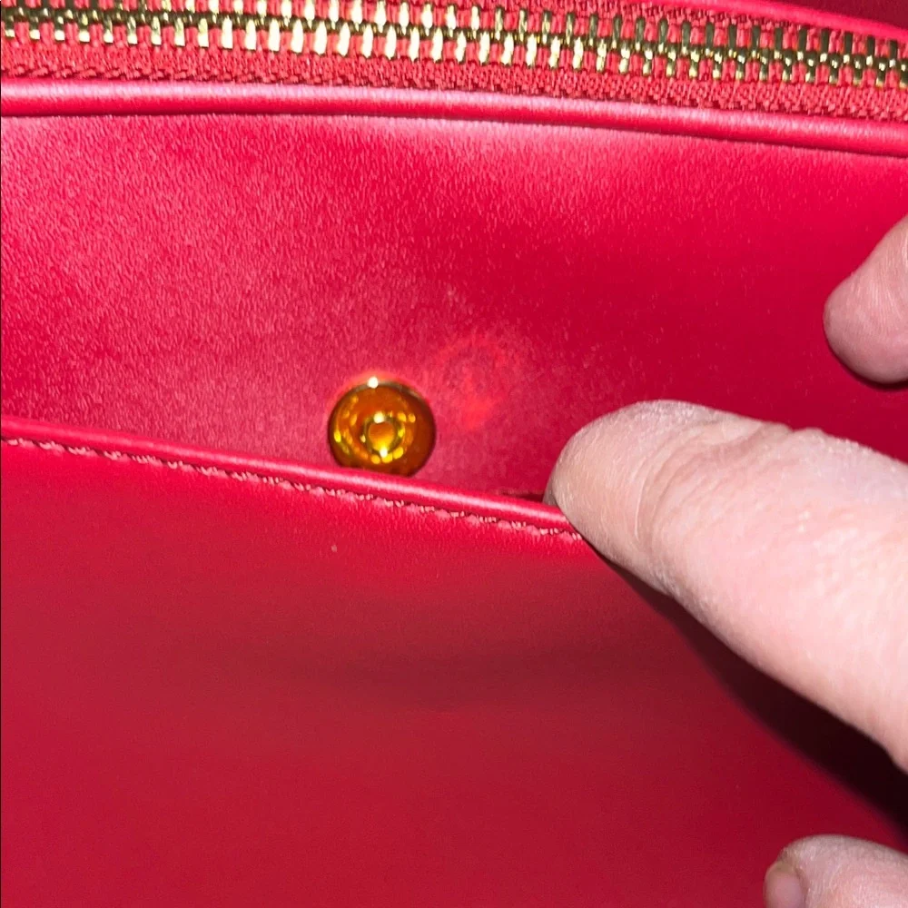Joy & Iman Cherry Red Leather Crossbody Bag - Picture 8 of 12